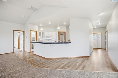 MLS# 288662 Custom-built rambler located in the desirable Sun on Sun Willows in Washington - for sale on GolfHomes.com, golf home, golf lot