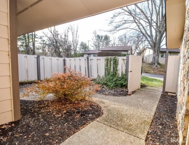 Spacious maintenance-free condominium in Quail Ridge. Features on Bloomington Country Club in Indiana - for sale on GolfHomes.com, golf home, golf lot