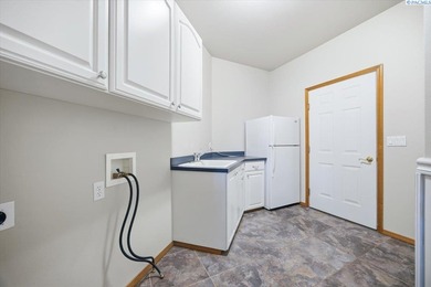 MLS# 290091 MLS# 288662 Custom-built rambler located in the on Sun Willows in Washington - for sale on GolfHomes.com, golf home, golf lot