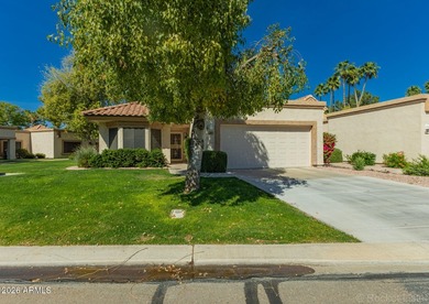 Beautiful end-unit townhome in Peoria's sought after Cambridge on Westbrook Village / Vista Golf Course in Arizona - for sale on GolfHomes.com, golf home, golf lot