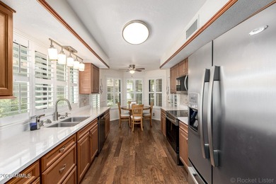 Beautiful end-unit townhome in Peoria's sought after Cambridge on Westbrook Village / Vista Golf Course in Arizona - for sale on GolfHomes.com, golf home, golf lot