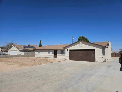 Remodeled 3 bedroom 2 bathroom house, new flooring throughout on Tierra Del Sol Golf Course in California - for sale on GolfHomes.com, golf home, golf lot