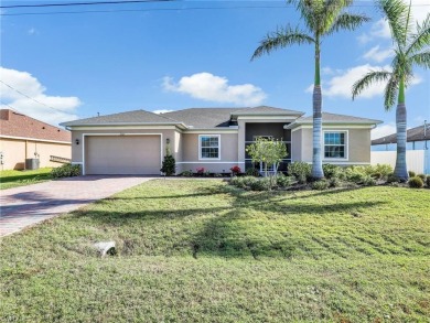 Discover this move-in ready gem!  Welcome to this beautifully on Palmetto-Pine Country Club in Florida - for sale on GolfHomes.com, golf home, golf lot