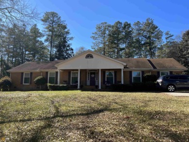 Sprawling 2800sq ft brick ranch, 4 spacious bedrooms, 2.5 on Forsyth Golf Club in Georgia - for sale on GolfHomes.com, golf home, golf lot