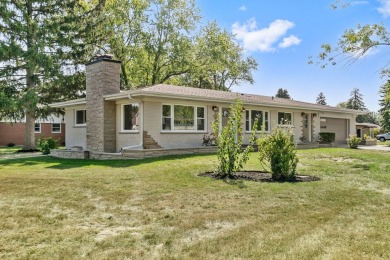 You can't miss this newly rehabbed ranch home in this beautiful on Medinah Country Club in Illinois - for sale on GolfHomes.com, golf home, golf lot