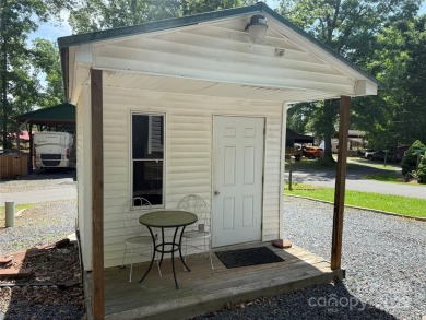 Welcome to 102 Papoose Ct. This 1999 Park Model is in great on The Tillery Tradition Country Club in North Carolina - for sale on GolfHomes.com, golf home, golf lot