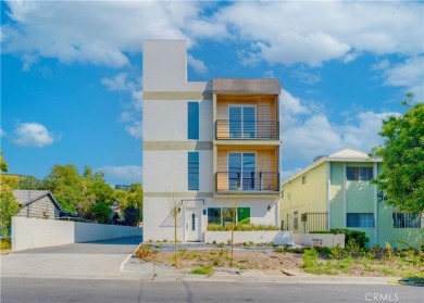 This property is located in the vibrant Highland Park on Arroyo Seco Golf Course in California - for sale on GolfHomes.com, golf home, golf lot