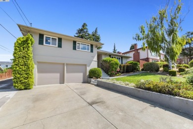 Come see the charm and comfort of this updated home, featuring on Willow Park Golf Course in California - for sale on GolfHomes.com, golf home, golf lot