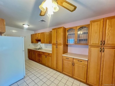 Corner unit Greenbriar with newer vinyl windows. Light and on Leisure Village Golf Course in New York - for sale on GolfHomes.com, golf home, golf lot