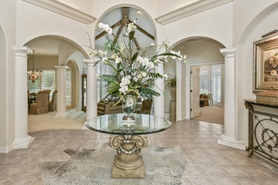 ONE-LEVEL GEM IN HIGHLAND SPRINGS COUNTRY CLUB Welcome to your on Highland Springs Country Club in Missouri - for sale on GolfHomes.com, golf home, golf lot