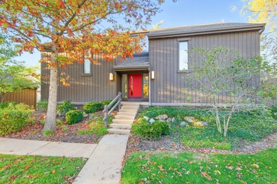 A MUST SEE - Welcome to this stunning 2 Bedroom, 2 Bath with a on Pine Meadow Golf Club in Illinois - for sale on GolfHomes.com, golf home, golf lot