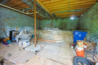 Great Investment  Property. This cozy Winchester duplex is in a on Winchester Country Club, Inc. in Kentucky - for sale on GolfHomes.com, golf home, golf lot