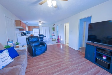 Great Investment  Property. This cozy Winchester duplex is in a on Winchester Country Club, Inc. in Kentucky - for sale on GolfHomes.com, golf home, golf lot