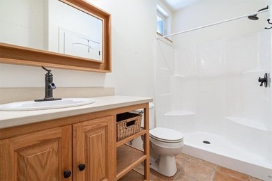 Quality lake area home with 2 large primary suites located on on Holiday Island Golf Course in Arkansas - for sale on GolfHomes.com, golf home, golf lot