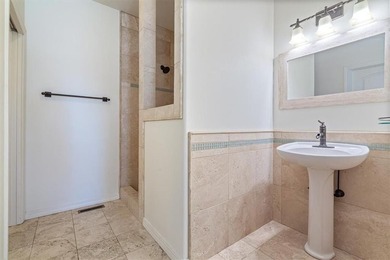 Quality lake area home with 2 large primary suites located on on Holiday Island Golf Course in Arkansas - for sale on GolfHomes.com, golf home, golf lot