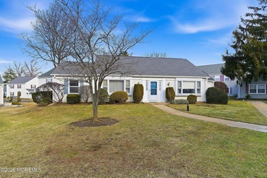 Welcome to this well-maintained 2 bedroom, 2 bathroom on Rossmoor Golf Club in New Jersey - for sale on GolfHomes.com, golf home, golf lot