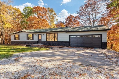 This beautifully remodeled 3 bedroom, 2 bathroom home at Holiday on Holiday Island Golf Course in Arkansas - for sale on GolfHomes.com, golf home, golf lot