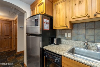Alpine living at it's best, fully furnished, first floor condo on Homestead Golf Club and Resort in Utah - for sale on GolfHomes.com, golf home, golf lot