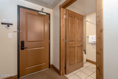 Alpine living at it's best, fully furnished, first floor condo on Homestead Golf Club and Resort in Utah - for sale on GolfHomes.com, golf home, golf lot