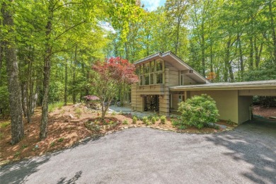 Discover a bright and airy home in Wildcat Cliffs Country Club on Wildcat Cliffs Country Club in North Carolina - for sale on GolfHomes.com, golf home, golf lot