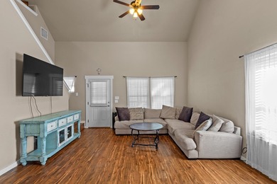 585 Pinehurst Drive offers the perfect blend of comfort, privacy on Rayburn Country Club in Texas - for sale on GolfHomes.com, golf home, golf lot