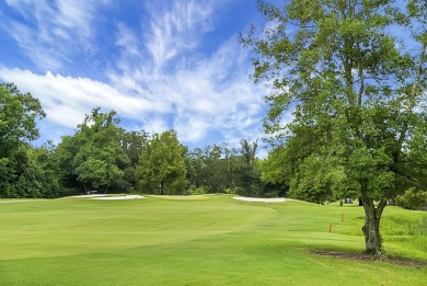 SELLER OFFERING $15,000 Buyer Credit. This stunning home has a on Snee Farm Country Club in South Carolina - for sale on GolfHomes.com, golf home, golf lot