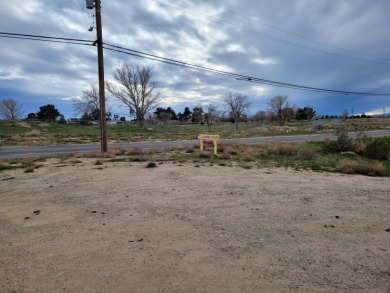 Large residential corner lot ~ almost .4 acres.  Sewer and water on Tierra Del Sol Golf Course in California - for sale on GolfHomes.com, golf home, golf lot