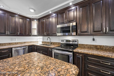 Beautifully remodeled 2-bedroom, 2-bathroom ground-floor on Randolph Park Golf Courses in Arizona - for sale on GolfHomes.com, golf home, golf lot