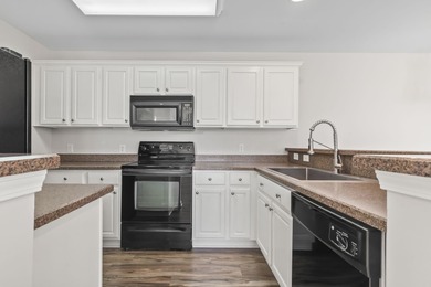 Bright and airy perfectly describes this spacious 3-bedroom on Wachesaw Plantation East Golf Course in South Carolina - for sale on GolfHomes.com, golf home, golf lot