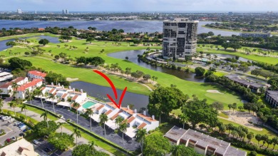 Charming 2 bedroom, 2 bathroom Villa, covered parking for 2 on The President Country Club in Florida - for sale on GolfHomes.com, golf home, golf lot