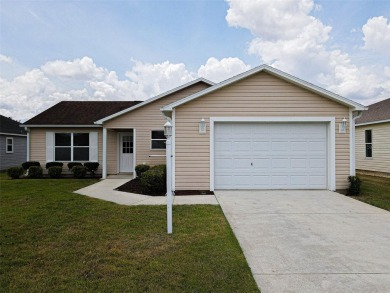 Looking for The Villages lifestyle in a 2-bedroom 2 bath plus on The Links of Spruce Creek in Florida - for sale on GolfHomes.com, golf home, golf lot