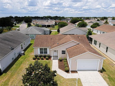 Looking for The Villages lifestyle in a 2-bedroom 2 bath plus on The Links of Spruce Creek in Florida - for sale on GolfHomes.com, golf home, golf lot