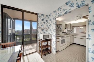 SPACIOUS 2/2 PENTHOUSE CORNER UNIT IN MANICURED 55+ LAKES OF on Inverrary Country Club in Florida - for sale on GolfHomes.com, golf home, golf lot