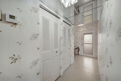 SPACIOUS 2/2 PENTHOUSE CORNER UNIT IN MANICURED 55+ LAKES OF on Inverrary Country Club in Florida - for sale on GolfHomes.com, golf home, golf lot