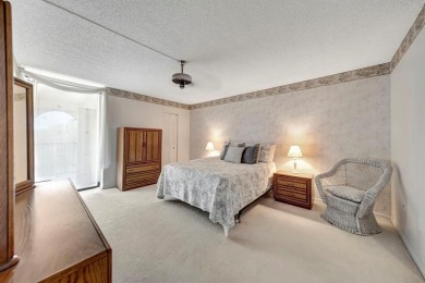 SPACIOUS 2/2 PENTHOUSE CORNER UNIT IN MANICURED 55+ LAKES OF on Inverrary Country Club in Florida - for sale on GolfHomes.com, golf home, golf lot