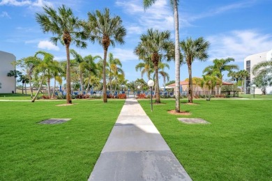 SPACIOUS 2/2 PENTHOUSE CORNER UNIT IN MANICURED 55+ LAKES OF on Inverrary Country Club in Florida - for sale on GolfHomes.com, golf home, golf lot