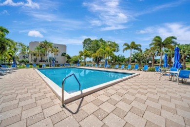 SPACIOUS 2/2 PENTHOUSE CORNER UNIT IN MANICURED 55+ LAKES OF on Inverrary Country Club in Florida - for sale on GolfHomes.com, golf home, golf lot