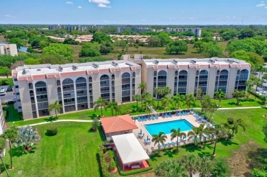 SPACIOUS 2/2 PENTHOUSE CORNER UNIT IN MANICURED 55+ LAKES OF on Inverrary Country Club in Florida - for sale on GolfHomes.com, golf home, golf lot