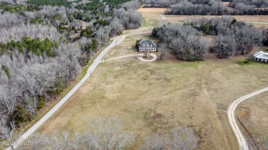 Welcome to this elegant 6-bedroom, 4.5-bathroom home with a on Colonial Country Club Deerfield in Mississippi - for sale on GolfHomes.com, golf home, golf lot