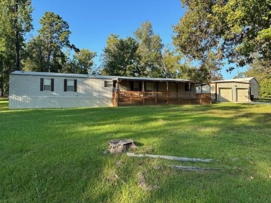 Location! Location! This Waterview 3B/2B MH is walk in ready & on Cypress Bend Golf Course in Texas - for sale on GolfHomes.com, golf home, golf lot