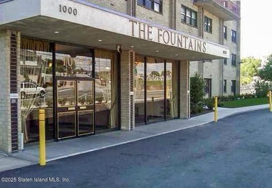 The Fountains luxury high rise living on Staten Island's north on Silver Lake Golf Course in New York - for sale on GolfHomes.com, golf home, golf lot