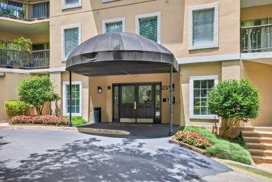 RARE 2 bedroom 2 bath in the heart of Midtown/Buckhead with a on Bobby Jones Golf Club in Georgia - for sale on GolfHomes.com, golf home, golf lot
