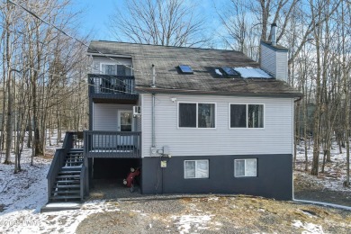 This beautifully remodeled 3-bedroom, 2-bathroom home comes on The Hideout Golf in Pennsylvania - for sale on GolfHomes.com, golf home, golf lot