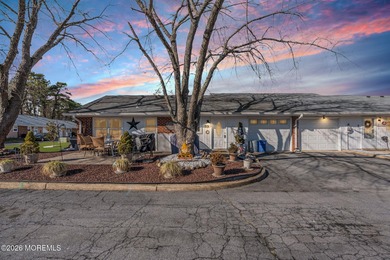 Welcome to this beautifully maintained lakefront Baronet II on Greenbriar Woodlands in New Jersey - for sale on GolfHomes.com, golf home, golf lot