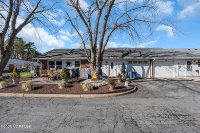 Welcome to this beautifully maintained lakefront Baronet II on Greenbriar Woodlands in New Jersey - for sale on GolfHomes.com, golf home, golf lot