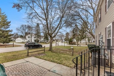 Great 2-bedroom, 1-bath condo ready for you to make it your own! on Fern Hill Country Club in Michigan - for sale on GolfHomes.com, golf home, golf lot