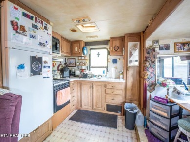 This charming property offers a newer washer and dryer, a on Lake Tansi Village Country Club in Tennessee - for sale on GolfHomes.com, golf home, golf lot