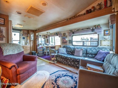 This charming property offers a newer washer and dryer, a on Lake Tansi Village Country Club in Tennessee - for sale on GolfHomes.com, golf home, golf lot