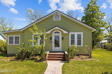 Charming Cottage in the Heart of Beaufort! Welcome home to this on North River Club in North Carolina - for sale on GolfHomes.com, golf home, golf lot