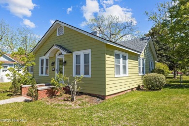 Charming Cottage in the Heart of Beaufort! Welcome home to this on North River Club in North Carolina - for sale on GolfHomes.com, golf home, golf lot